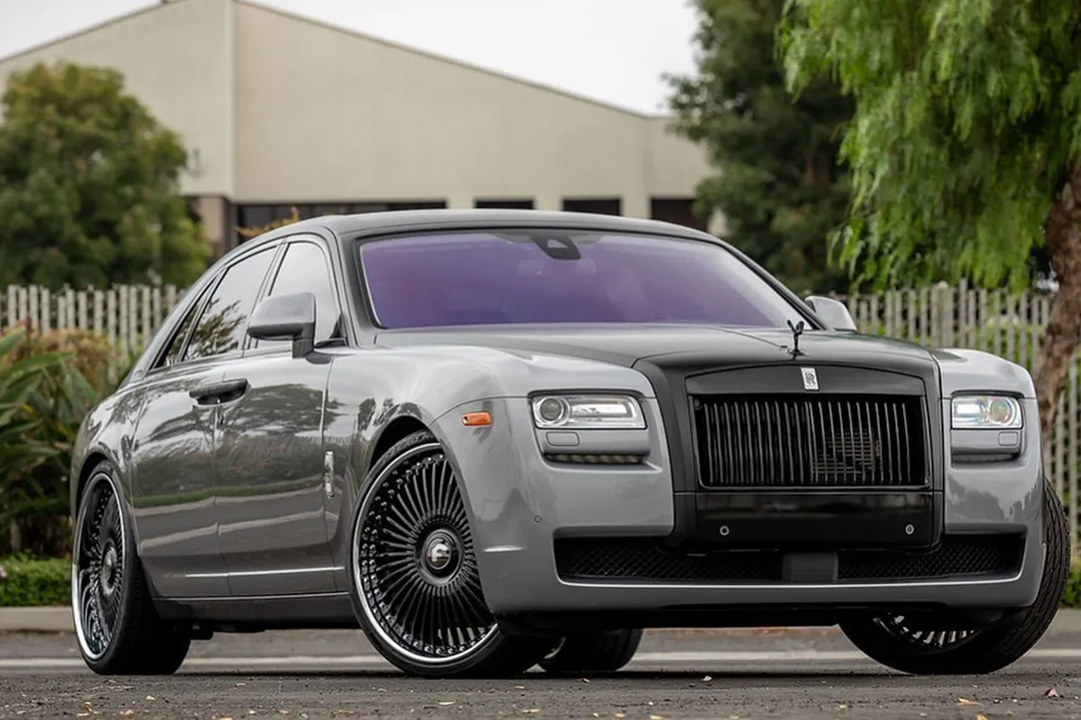 Rolls-Royce Ghost on Forgiato Trimestre wheels