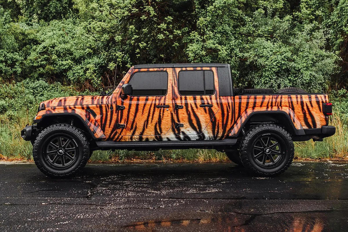 Jeep Gladiator on Forgiato Flow Terra 006 wheels