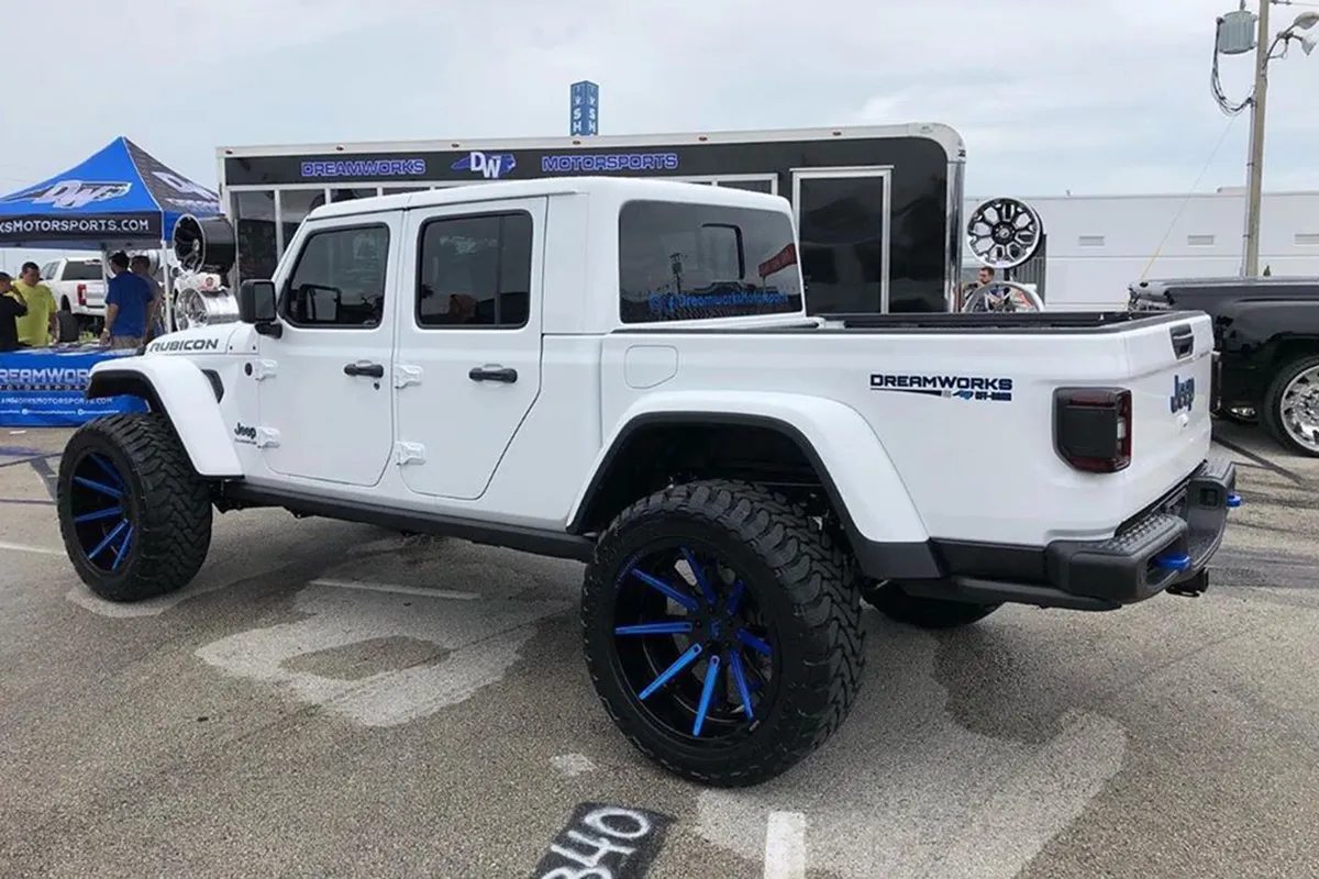 Jeep Gladiator on Forgiato Gambe wheels