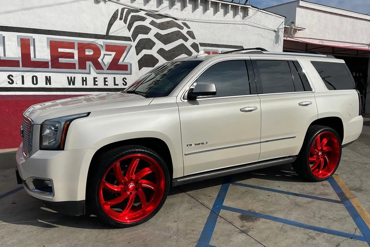 GMC GMC on Forgiato Azioni wheels