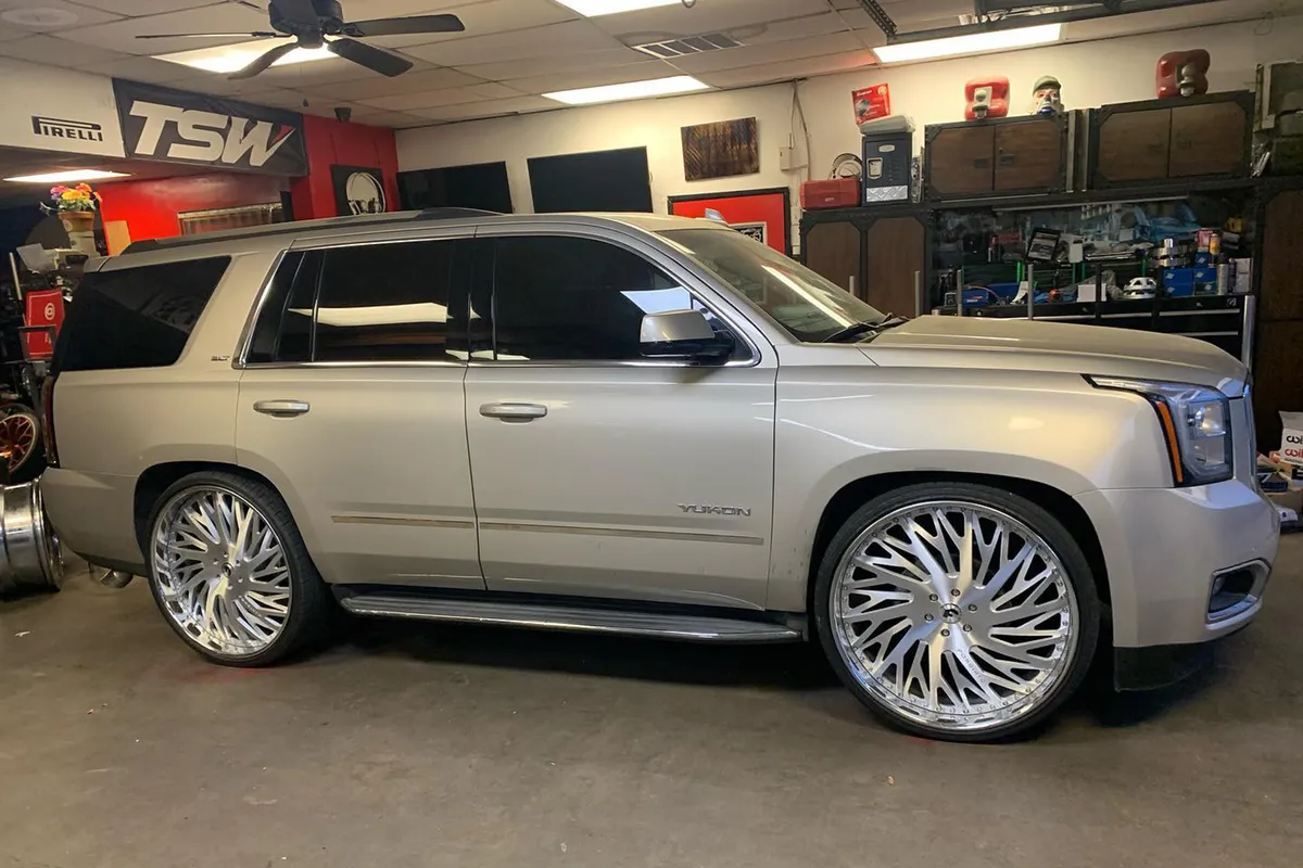 GMC GMC on Forgiato Biaforca wheels