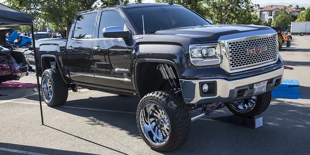 GMC GMC on Forgiato Canale-T wheels