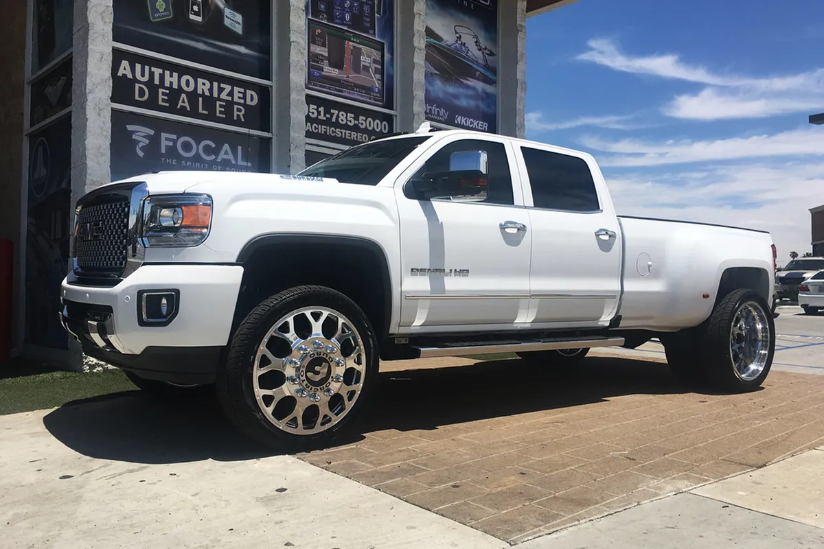 GMC GMC on Forgiato Drea-D wheels