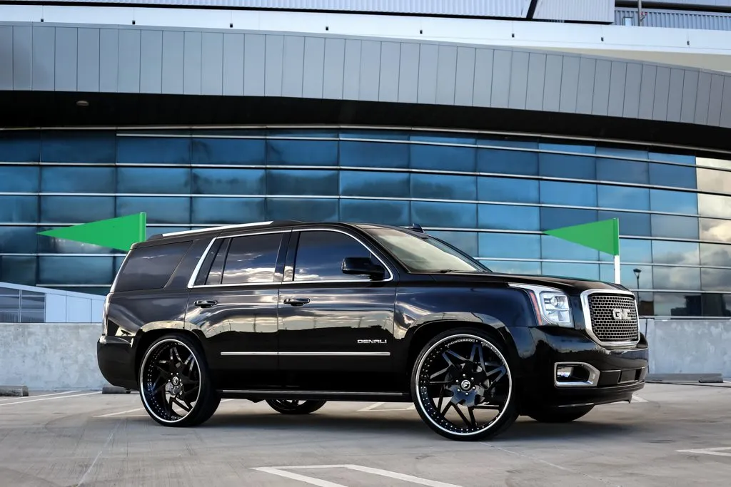 GMC GMC on Forgiato Finestro wheels
