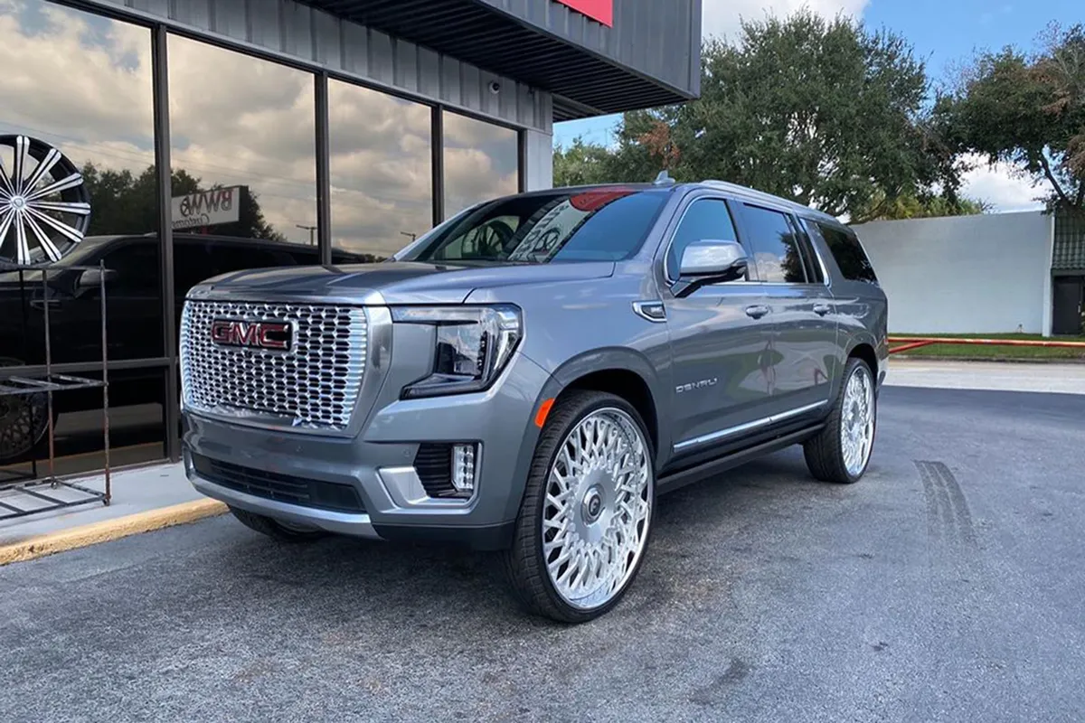 GMC GMC on Forgiato Tessutto wheels