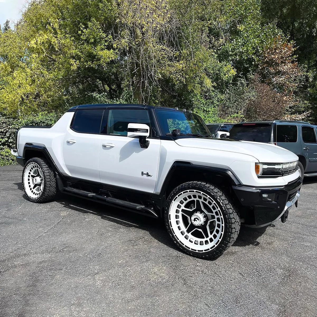 GMC Hummer EV on Forgiato Difensore-T wheels