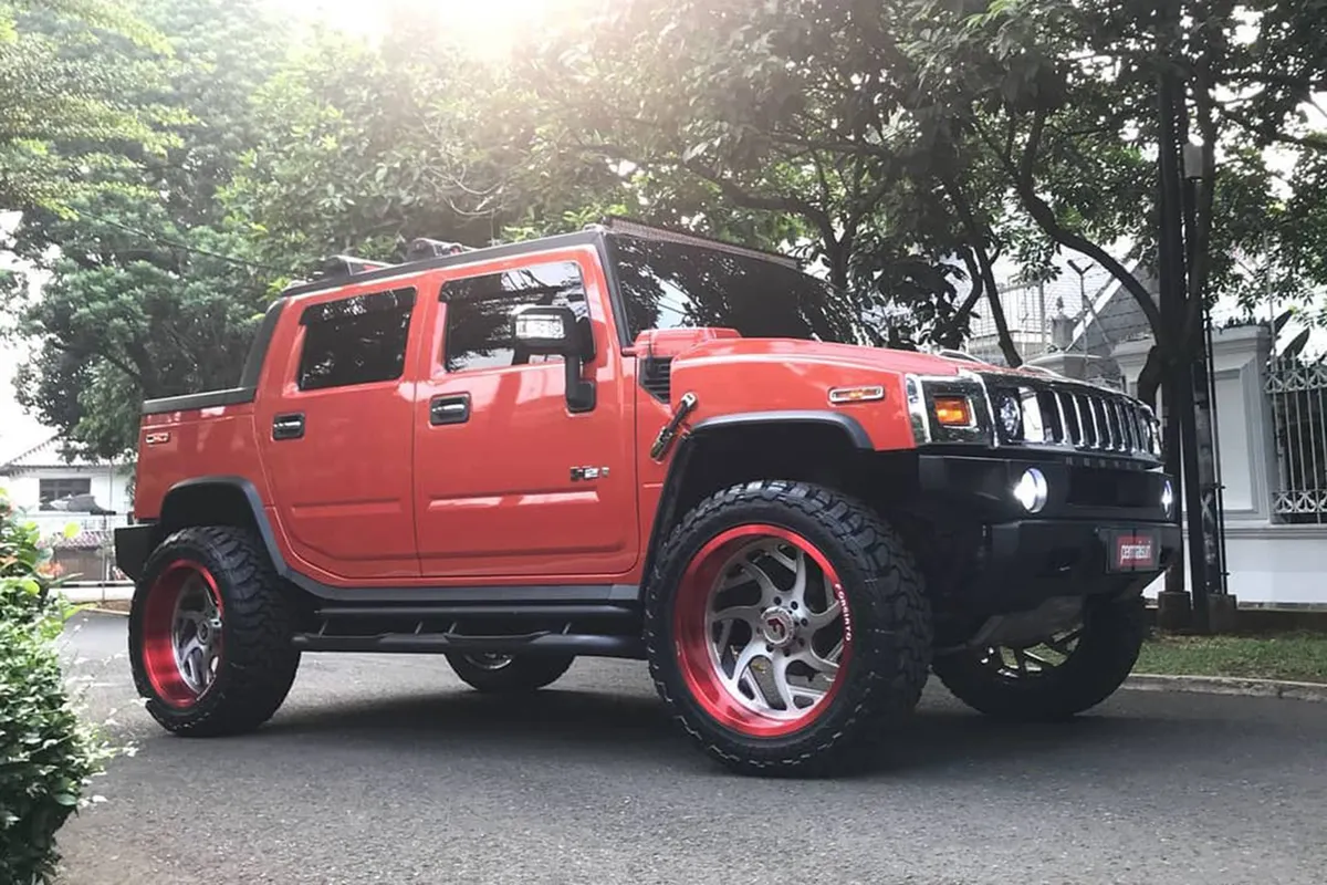 GMC Hummer on Forgiato Girare-T wheels