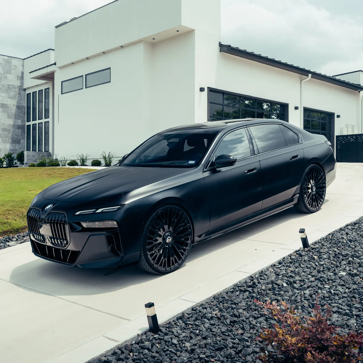 BMW I7 on Forgiato Cravatta M wheels