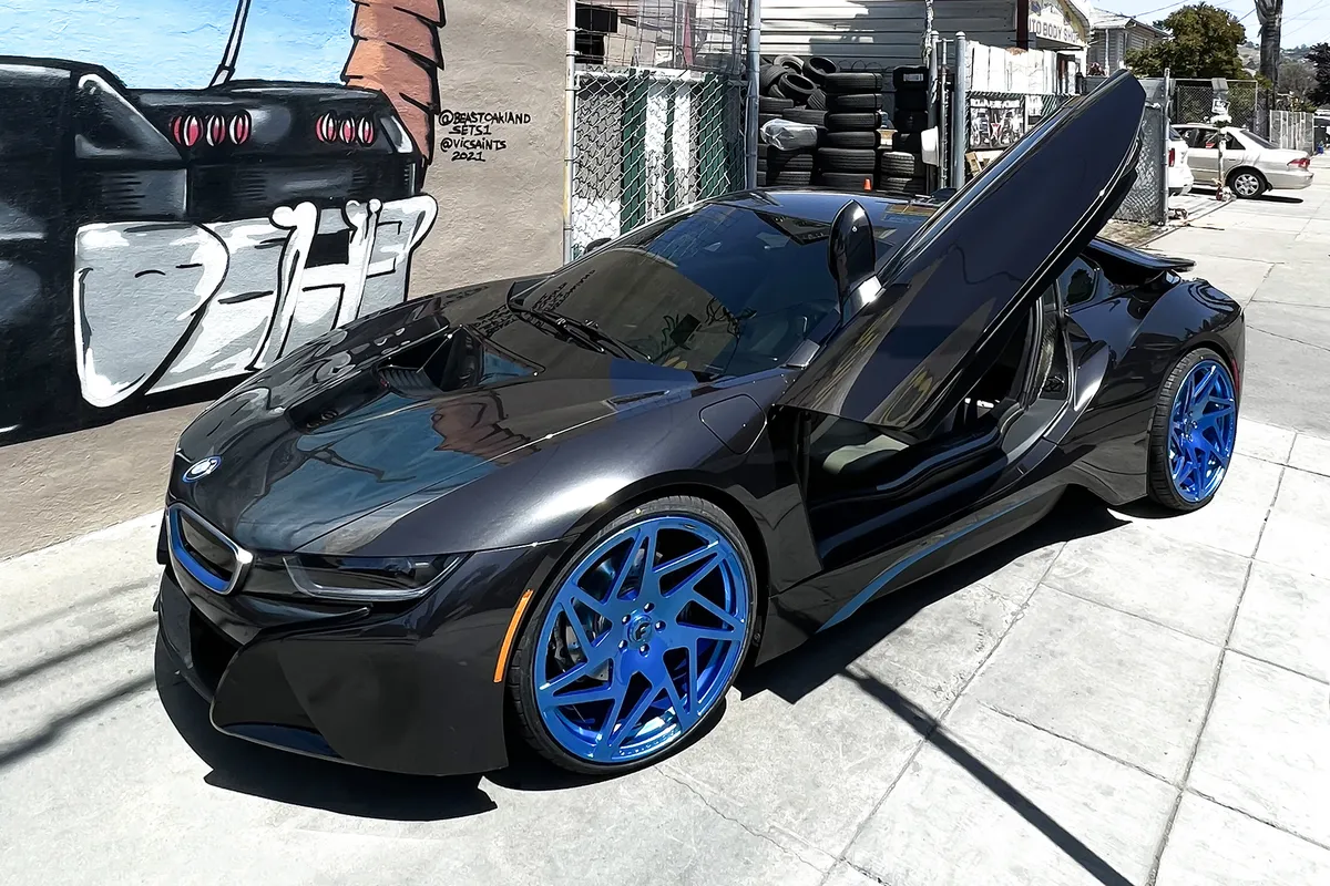 BMW I8 on Forgiato Finestro-M wheels