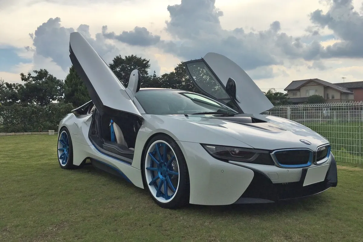 BMW I8 on Forgiato S206 wheels