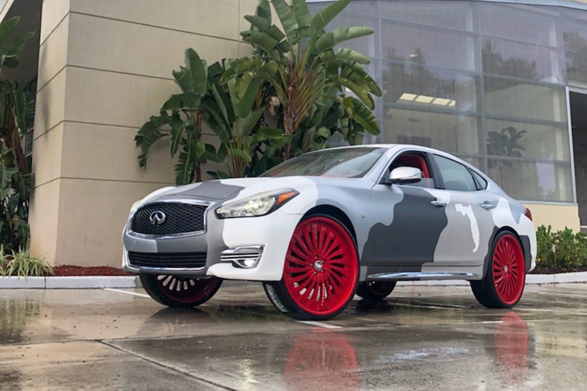 Infiniti M56 on Autonomo L