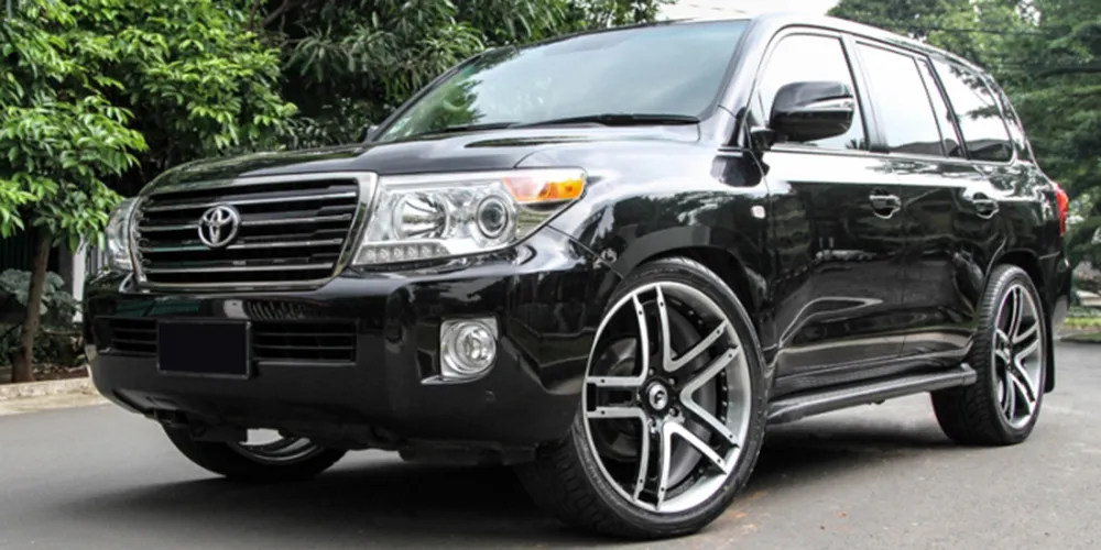 Toyota Land Cruiser on Forgiato Estremo-ECL wheels