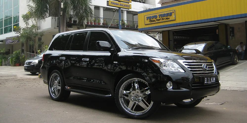 Lexus LX on Forgiato Veccio wheels