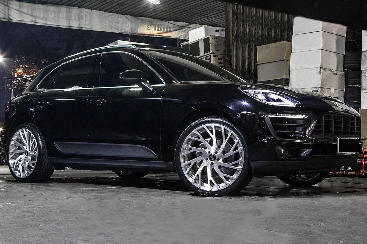 Porsche Macan on Forgiato Sincro-ECL wheels
