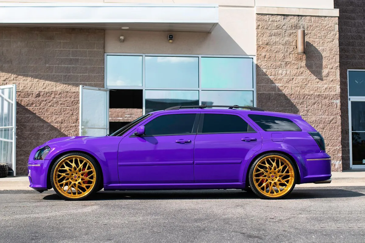 Dodge Magnum on Forgiato Blocco wheels