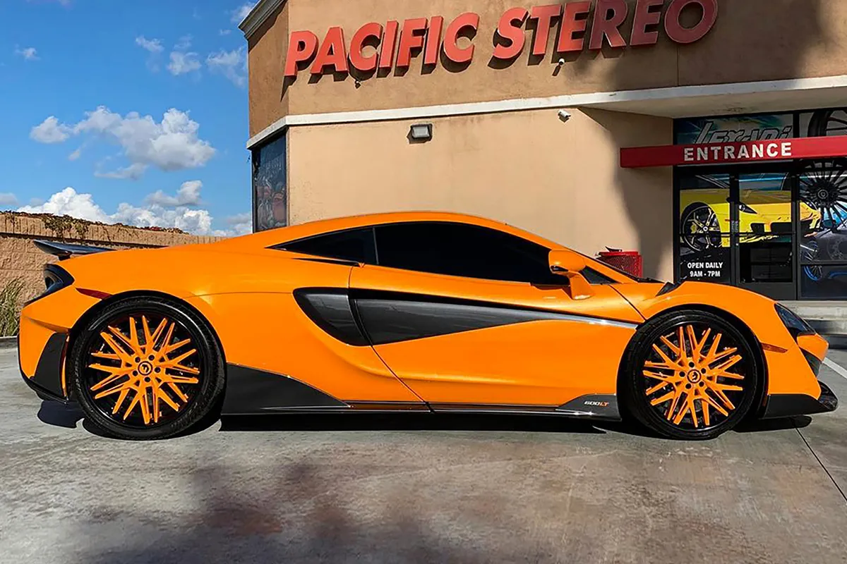 McLaren Mclaren 650S on Forgiato Tec 3.14 wheels