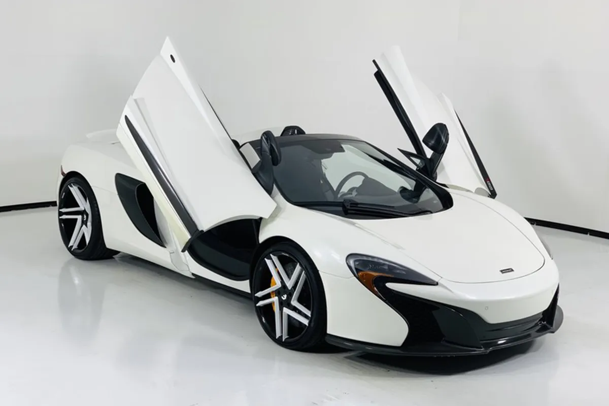 McLaren Mclaren 650S on Forgiato Tec Mono 1.7 Directional wheels