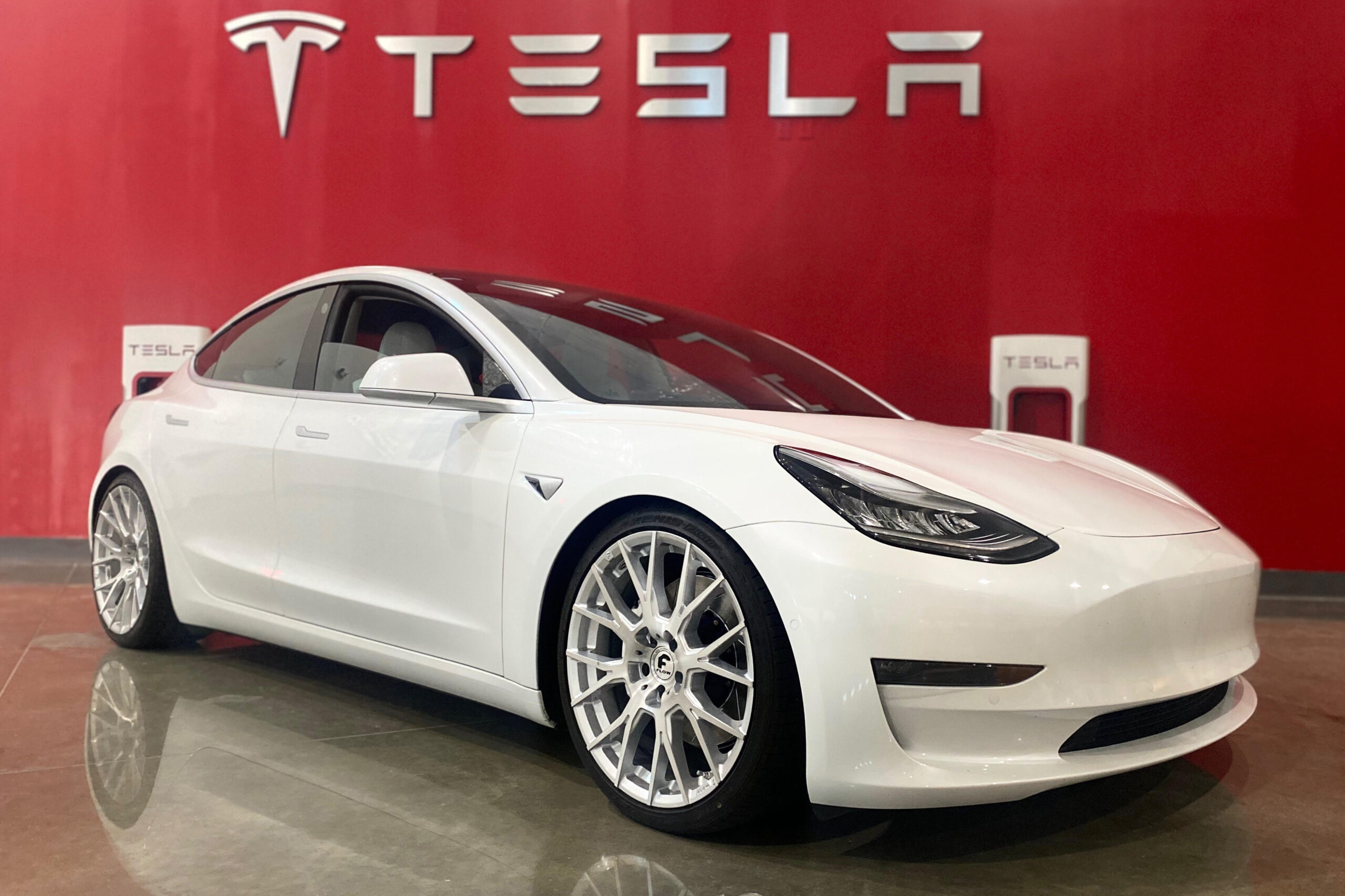 Model S on Flow 001
