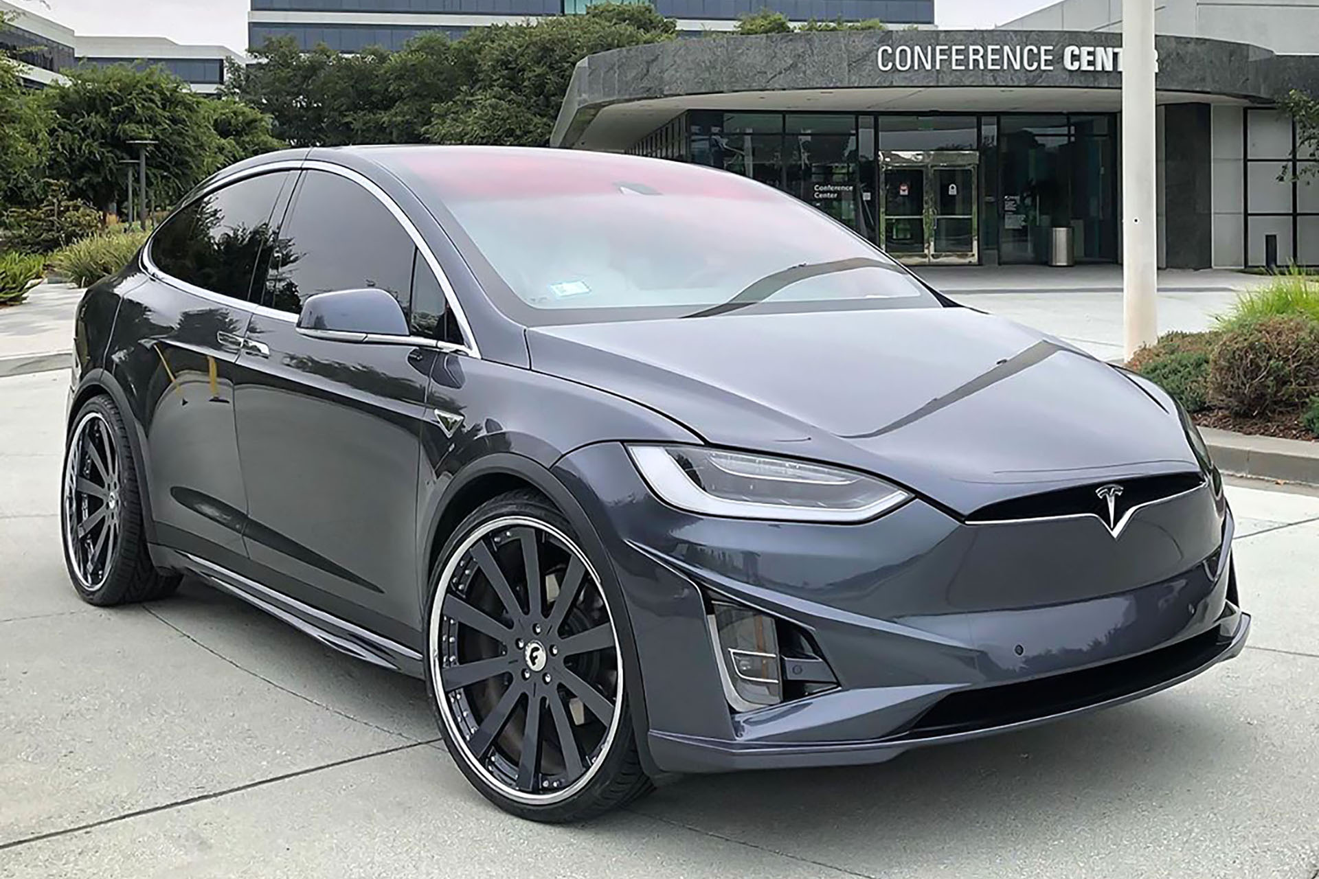 Model X on Concavo