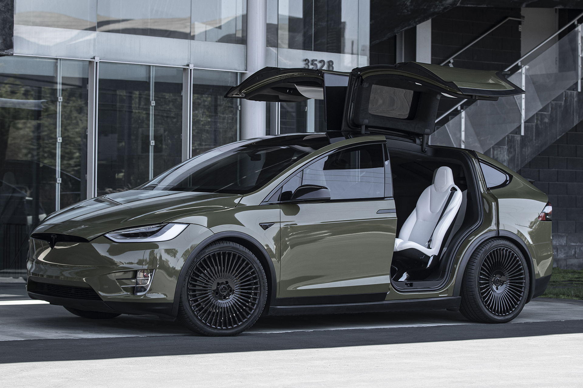 Model X on Trimestre