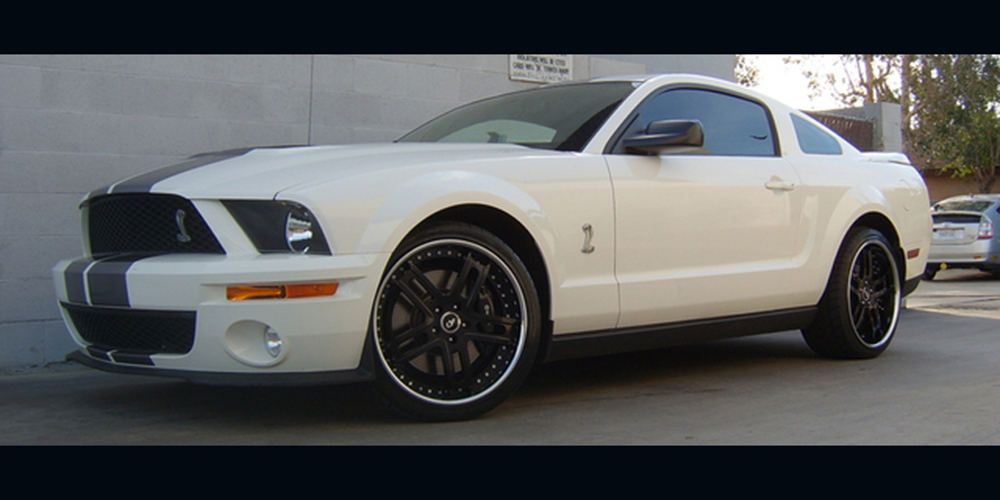 Mustang on Estremo