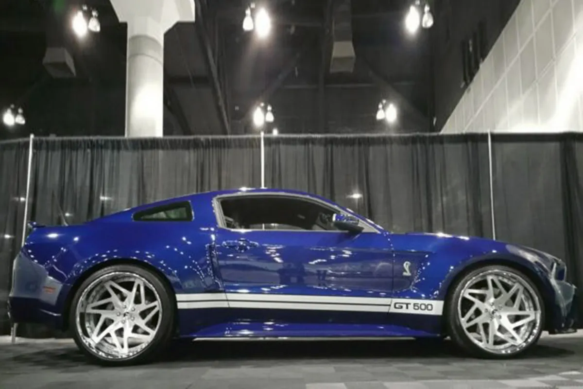 Ford Mustang on Forgiato Finestro-ECL wheels
