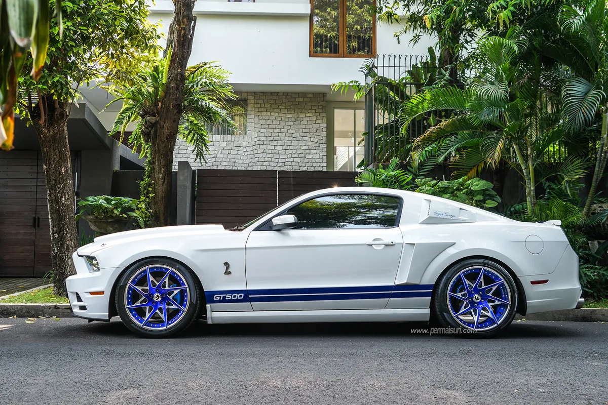 Ford Mustang on Forgiato Turni-ECL wheels