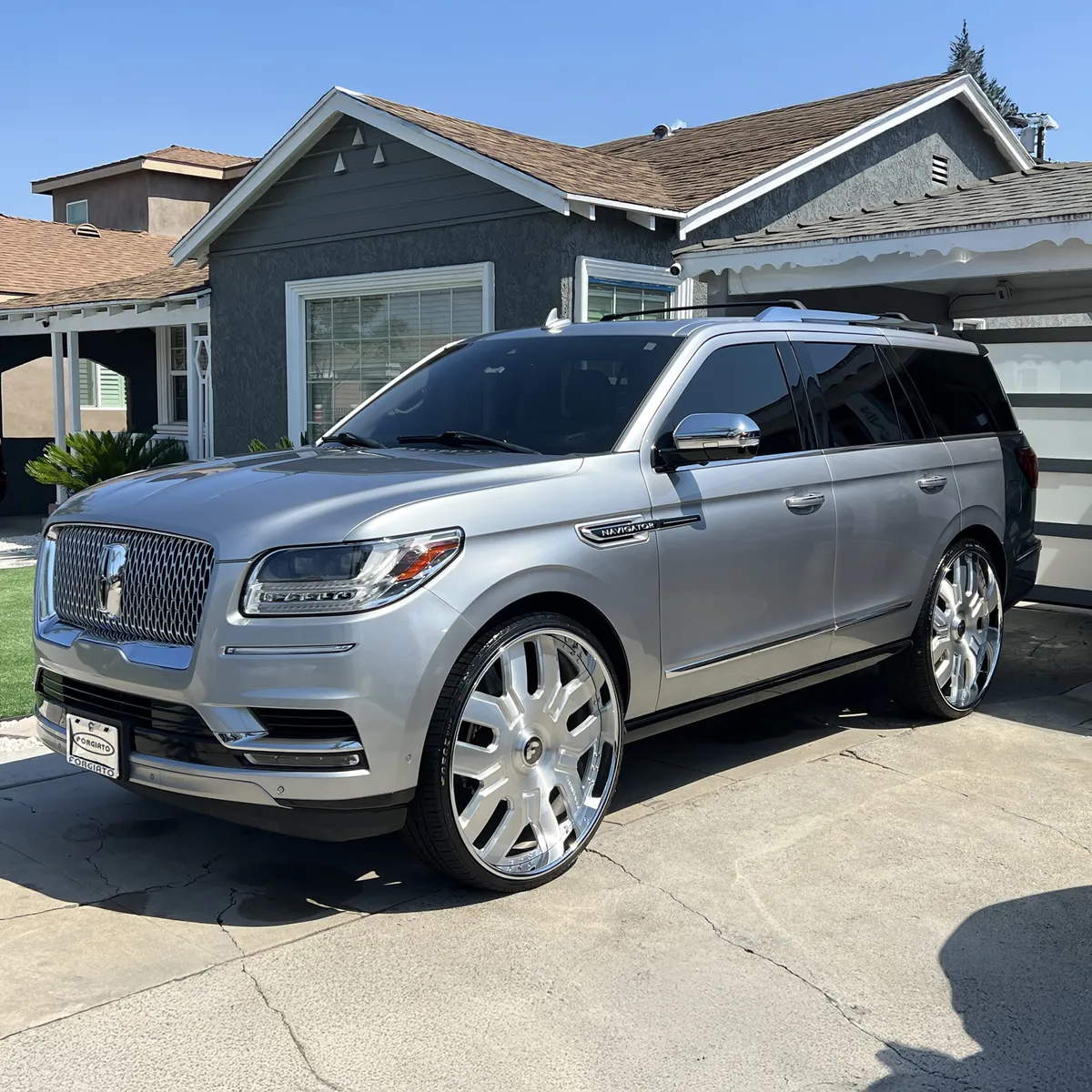 Lincoln Navigator on Forgiato BLR-1 wheels