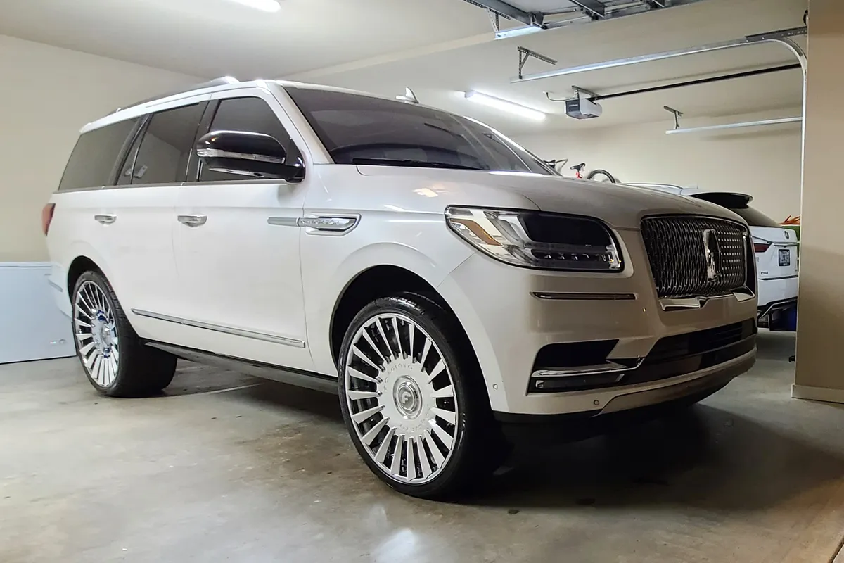 Lincoln Navigator on Forgiato Calibro-ECL wheels
