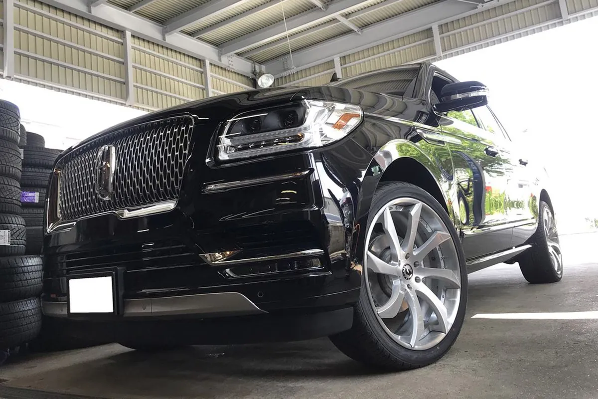 Lincoln Navigator on Forgiato Fondare-ECL wheels