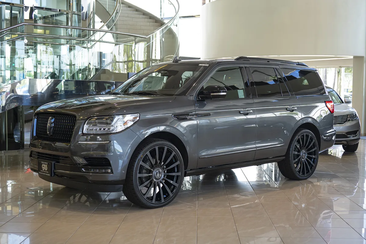 Lincoln Navigator on Forgiato Piatto-M wheels