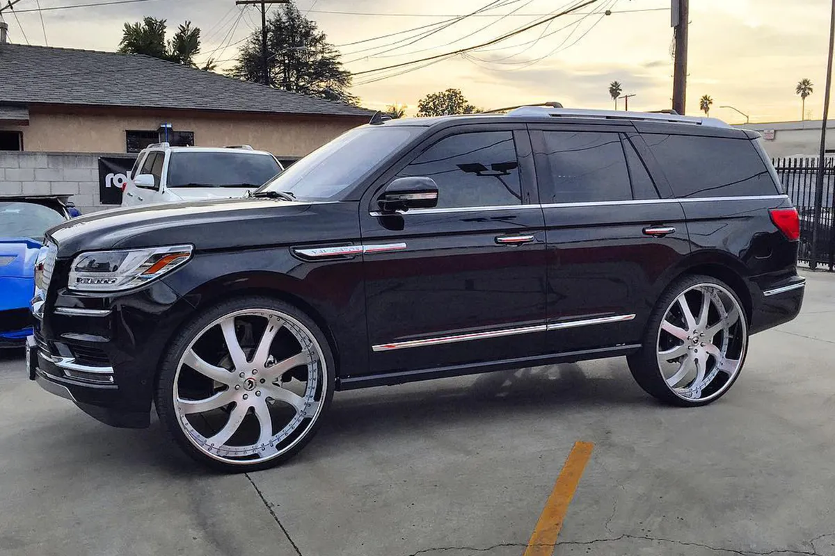 Lincoln Navigator on Forgiato Quattresimo wheels