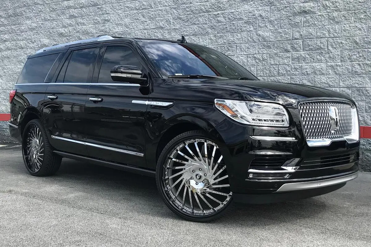 Lincoln Navigator on Forgiato Ventoso wheels