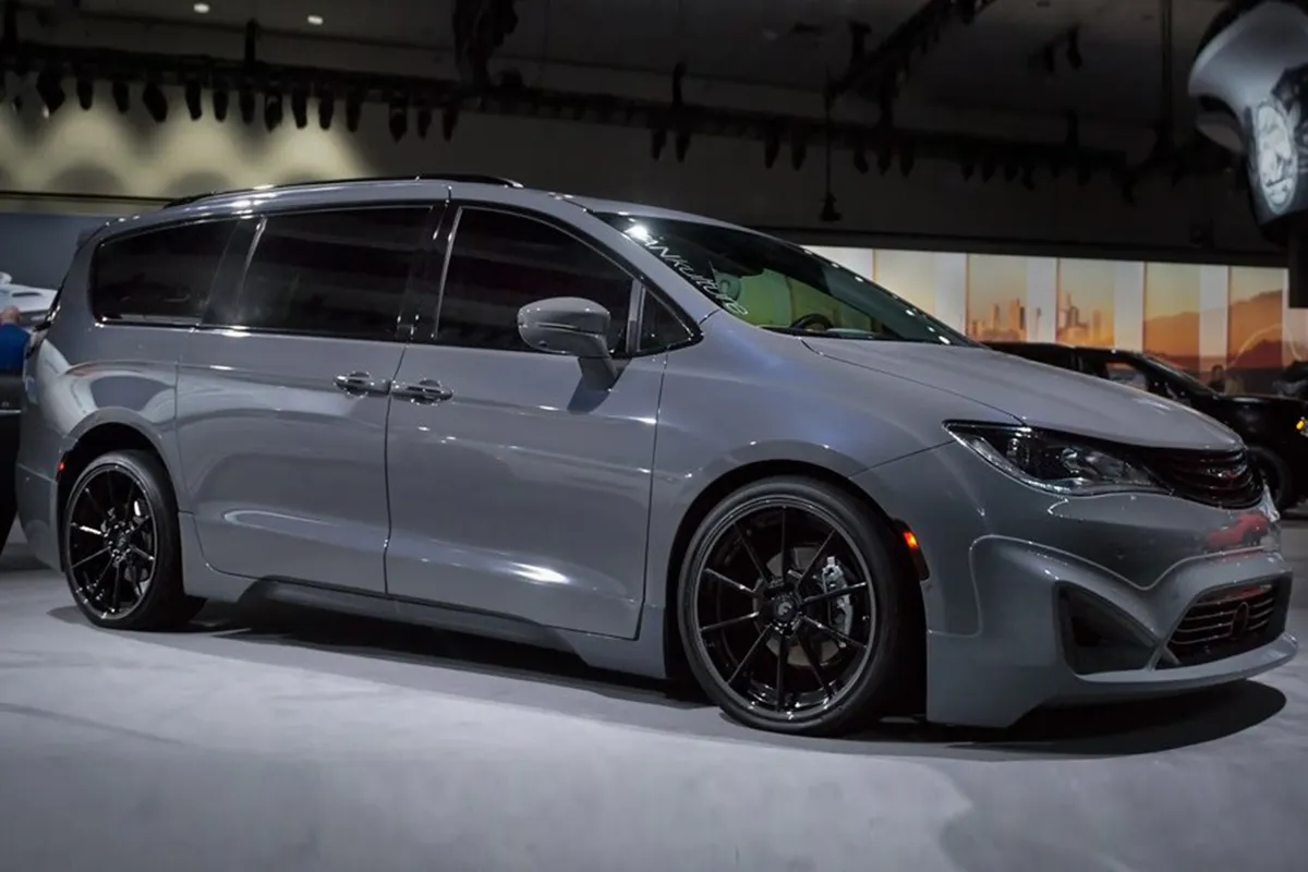 Chrysler Pacifica on Forgiato Tec 2.4 wheels