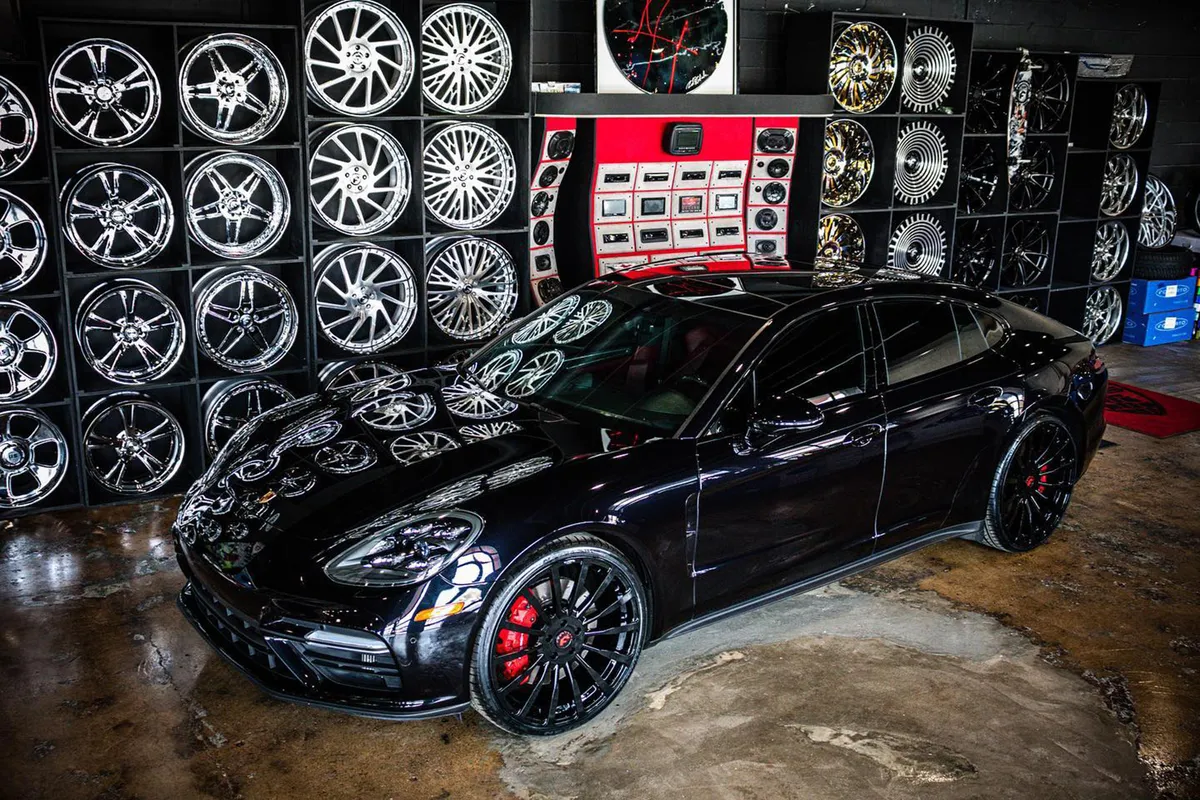 Porsche Panamera on Forgiato Piatto-M wheels