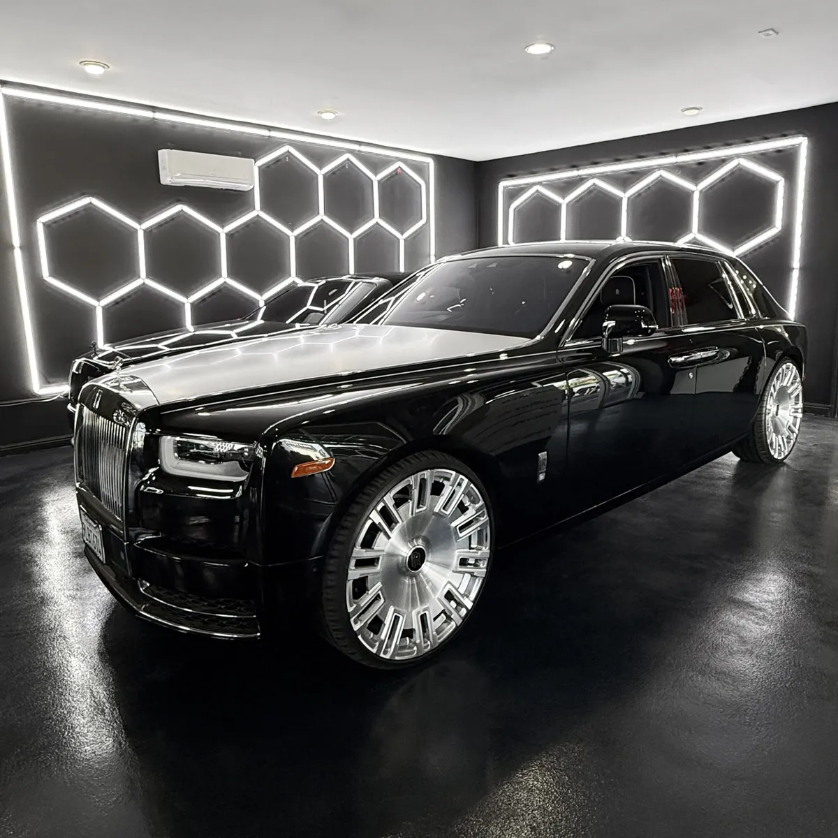 Rolls-Royce Phantom on Forgiato Licenziato-M wheels