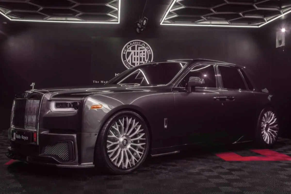 Rolls-Royce Phantom on Forgiato NB6-ECL wheels