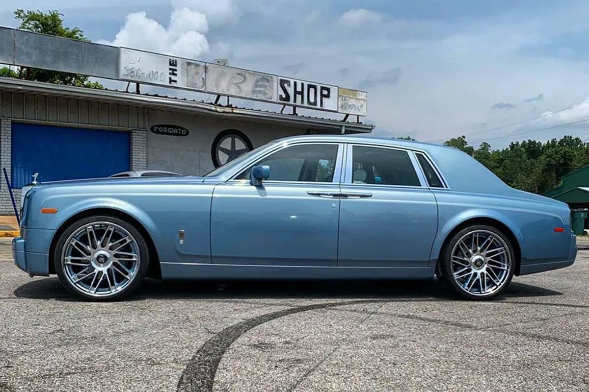 Rolls-Royce Phantom on Forgiato Tec 3.6 wheels