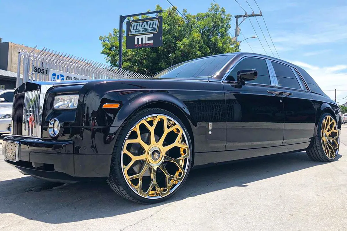 Rolls-Royce Phantom on Forgiato Tessi-ECL wheels