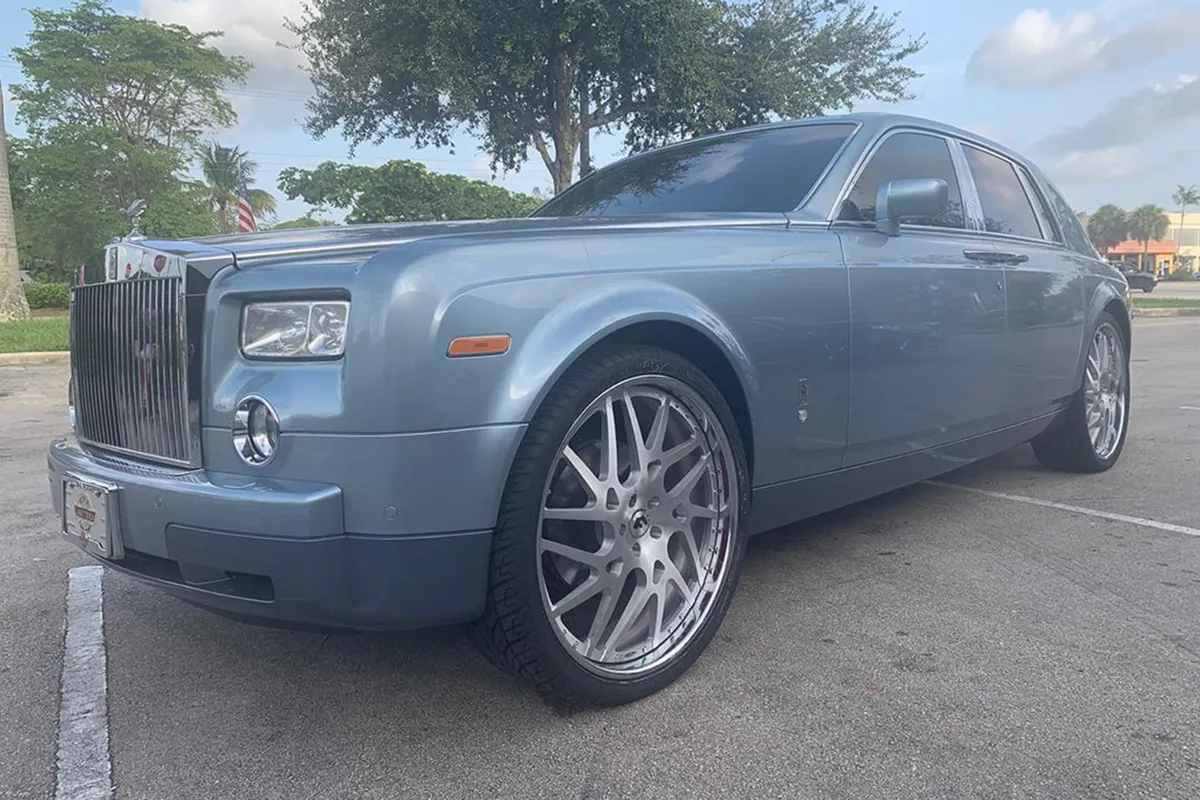 Rolls-Royce Phantom on Forgiato Twisted Maglia Ff wheels