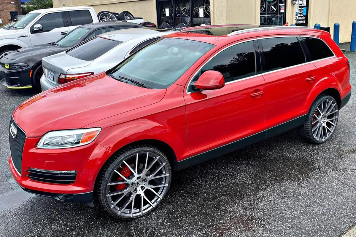 Audi Q7 on Forgiato Flow wheels