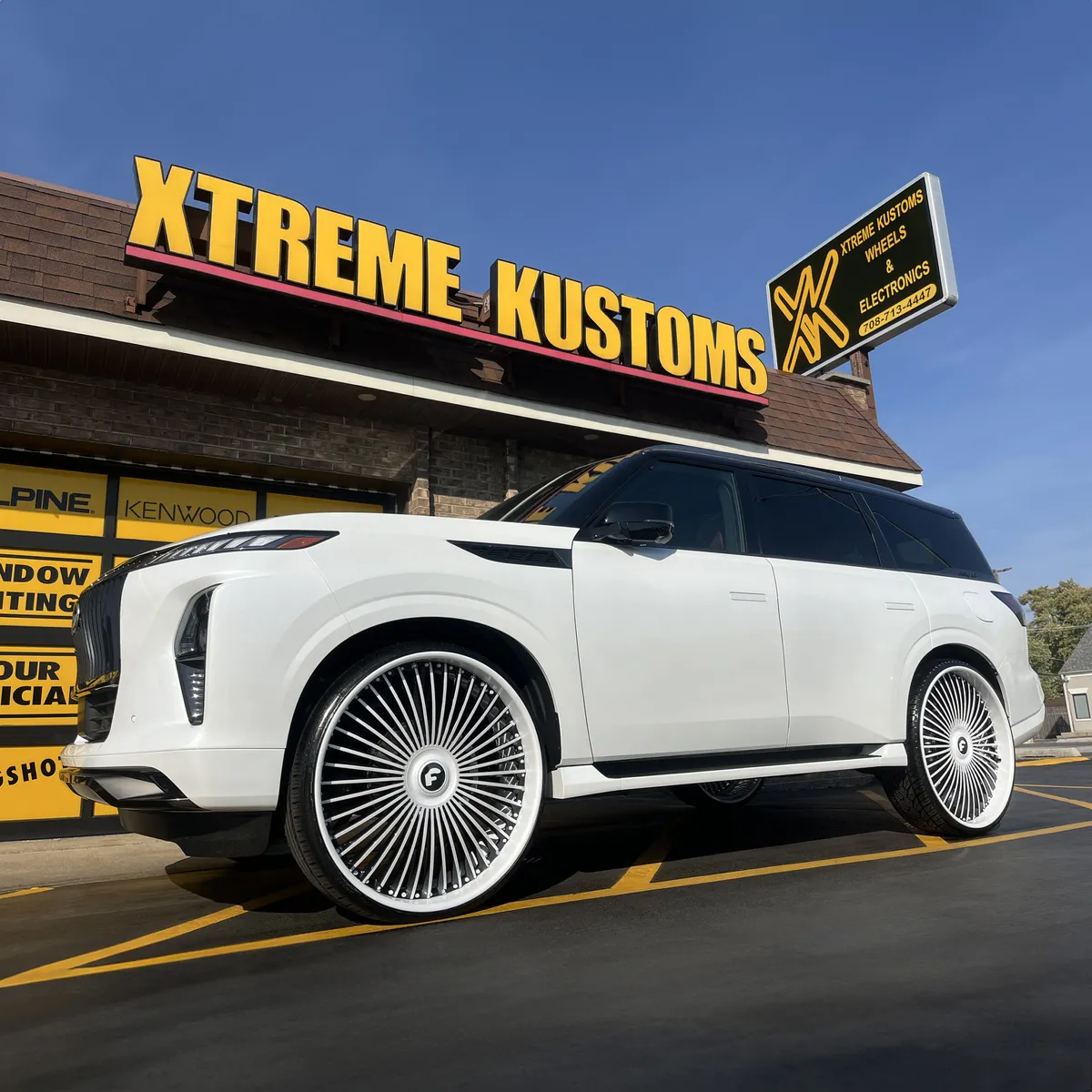 Infiniti Qx80 on Forgiato Trimestre wheels