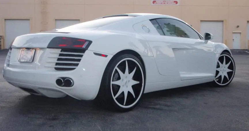Audi R8 on Forgiato Piastra wheels