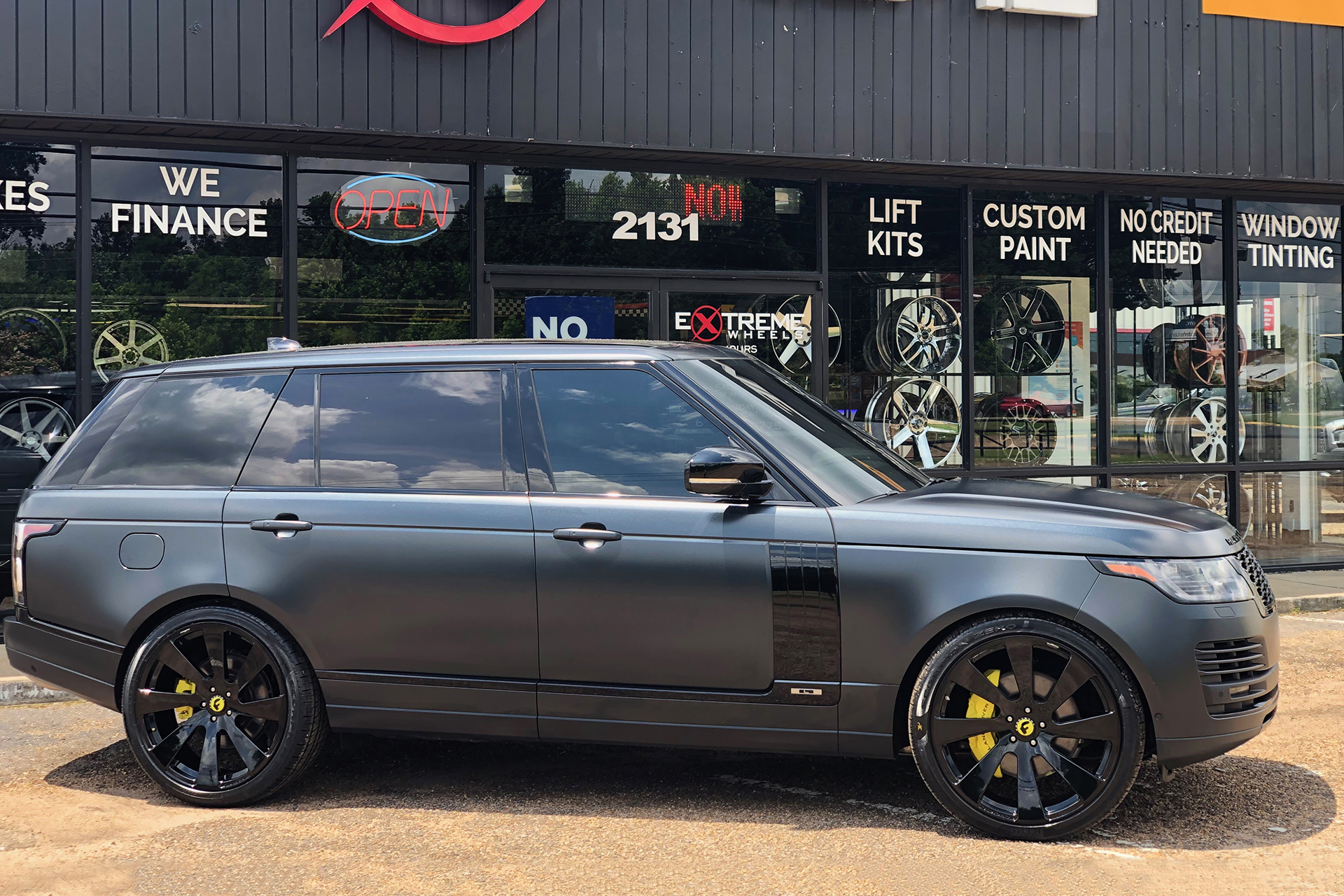 Range Rover on Bullone-M