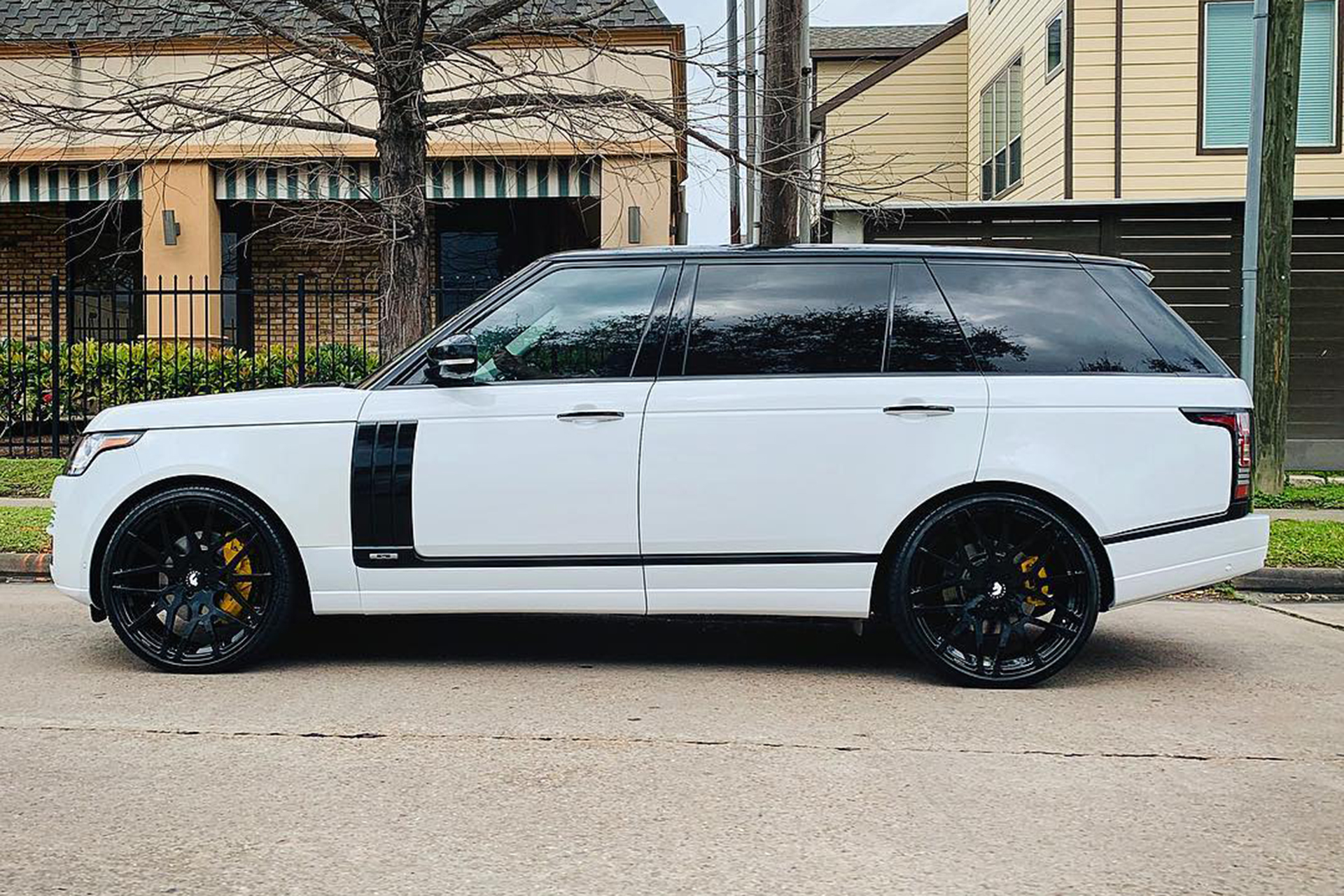 Range Rover on Maglia-M