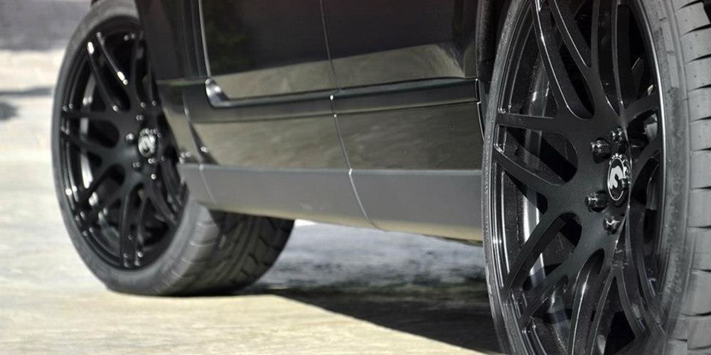 Range Rover on Pinzette-M
