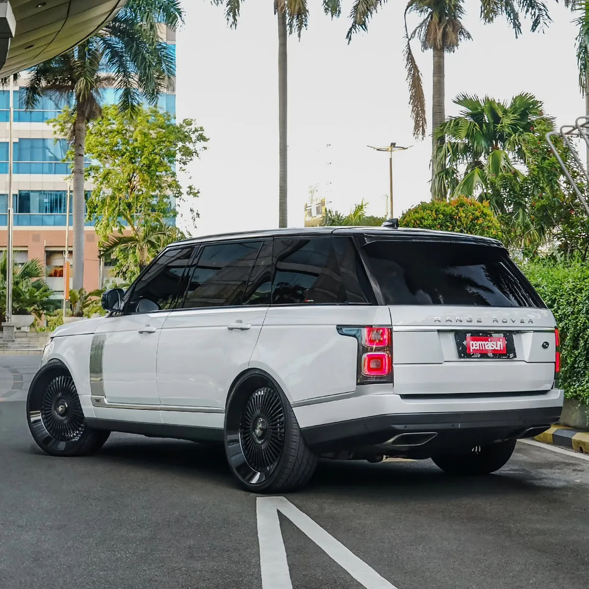 Land Rover Range Rover on Forgiato Trimestre Slantlip wheels