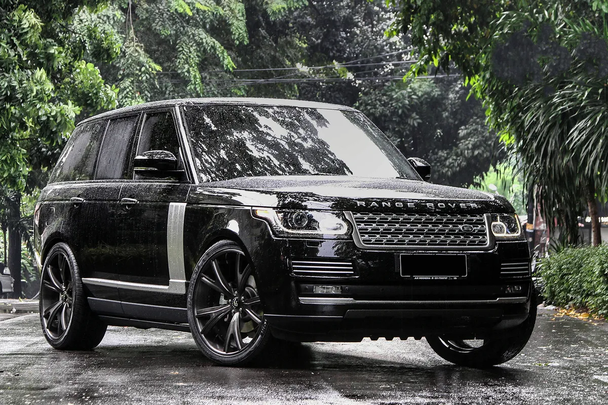 Land Rover Range Rover on Forgiato Voglia-ECL wheels