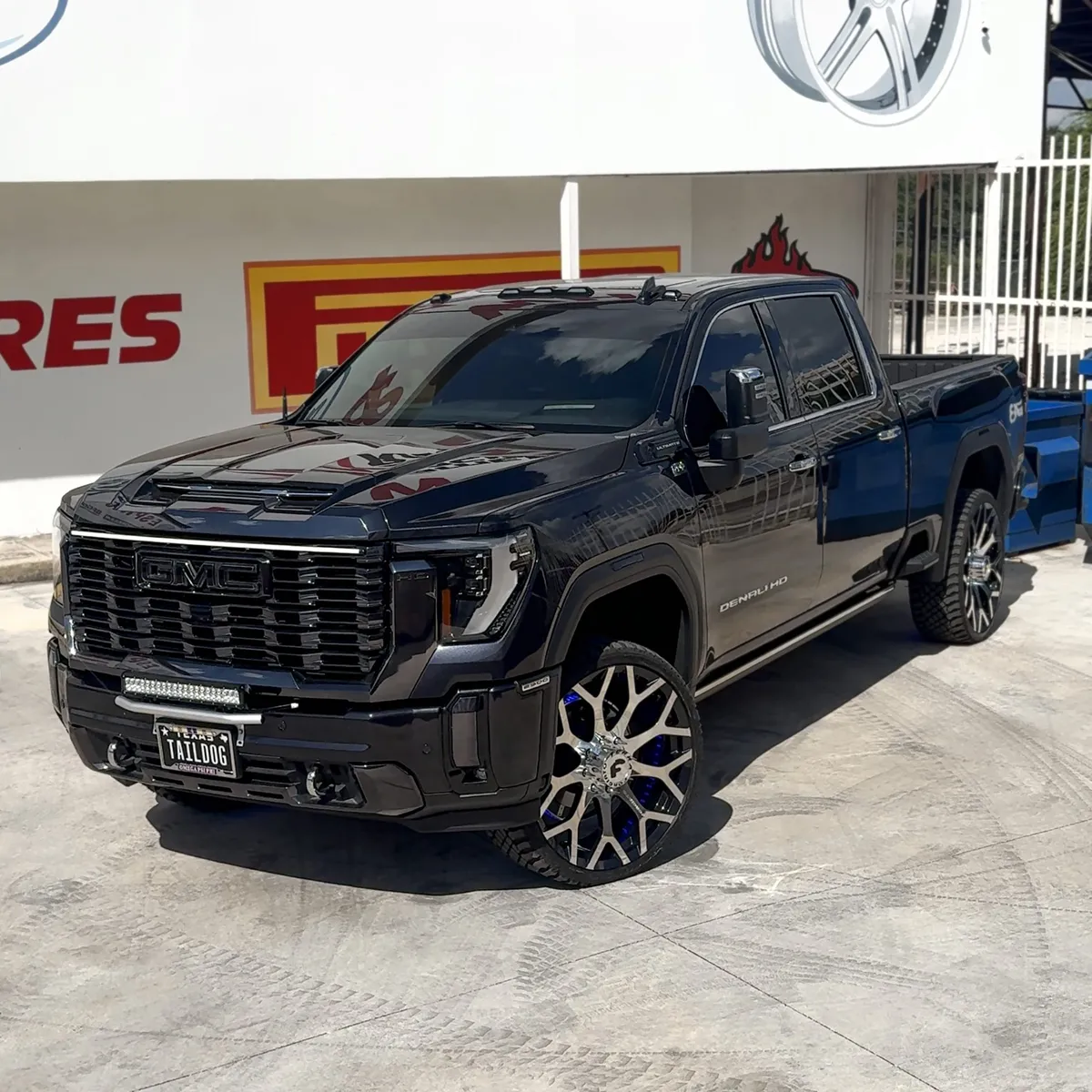 GMC Sierra2500 on Forgiato Drea-M wheels