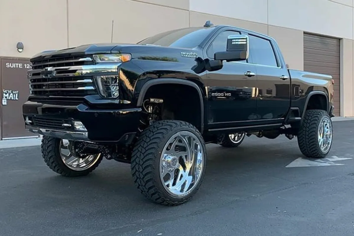 Chevrolet Silverado on Forgiato Girare-T wheels